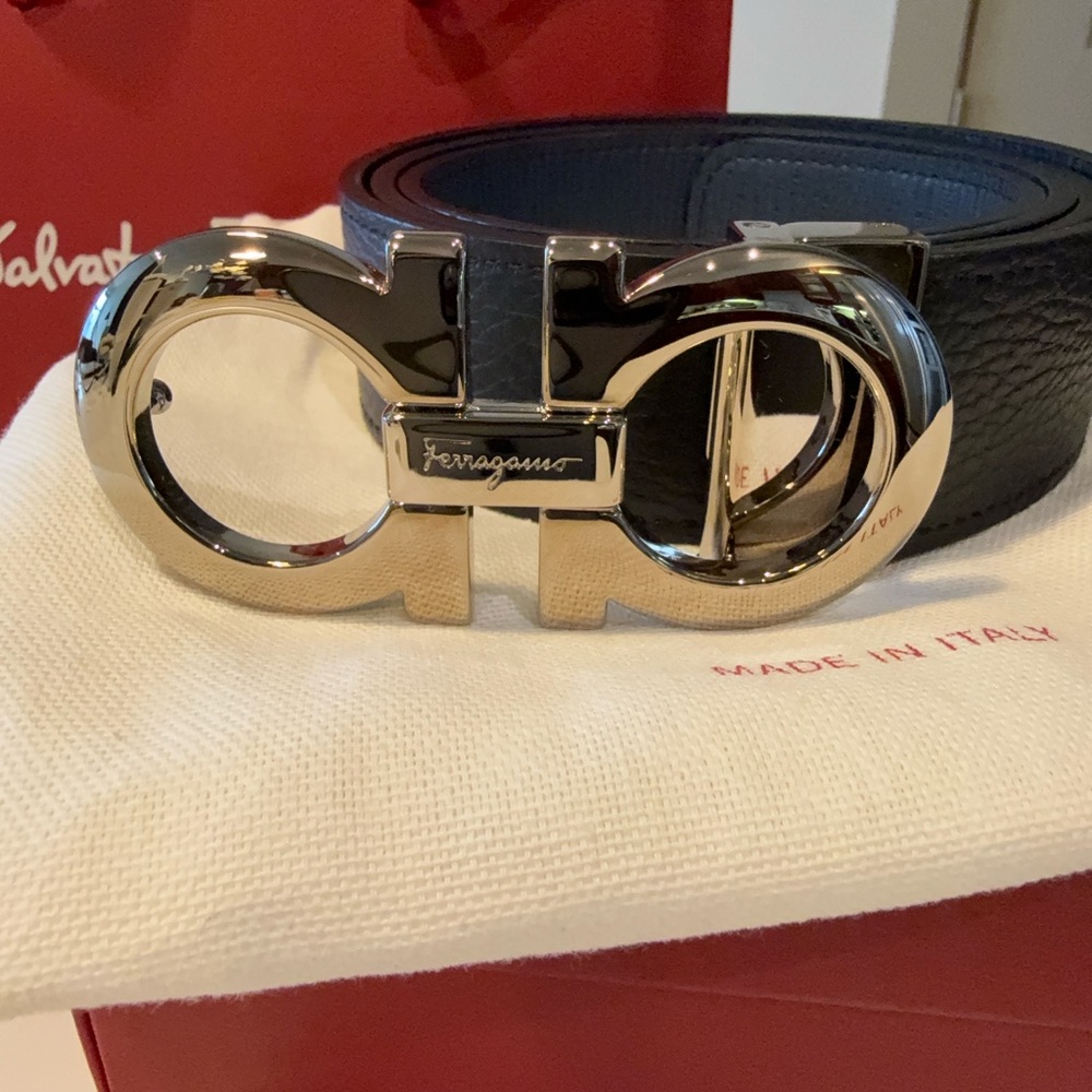 Salvatore Ferragamo adjustable, reversible two-tone belt. Blue/Black